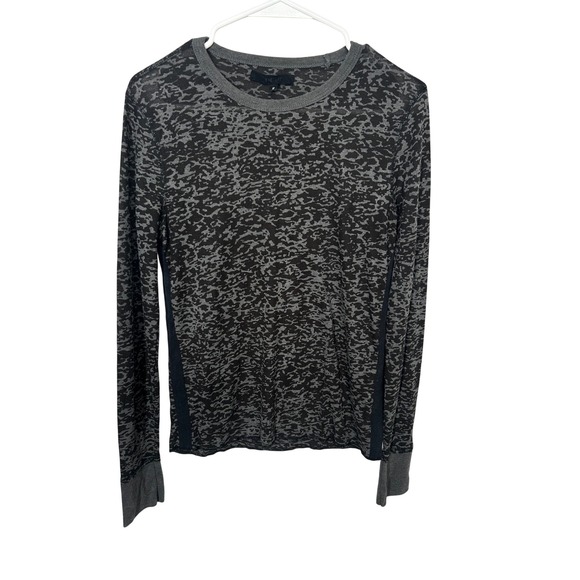 Rogue Tops - Rogue Long-Sleeved Gray Patterned Shirt Ribbed Texture Women's Size Small‎
